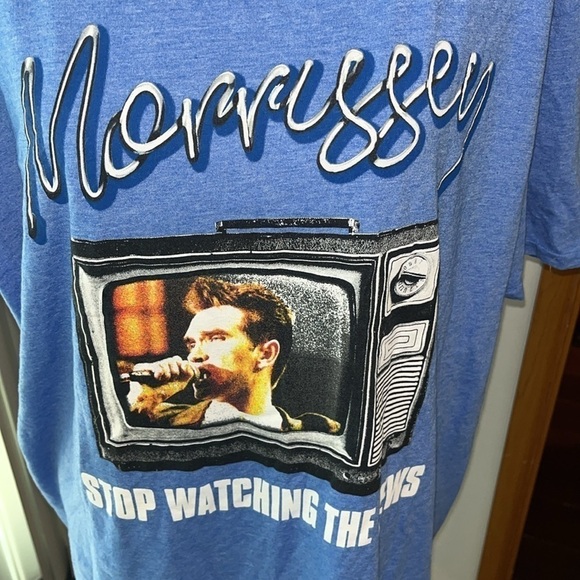 MORRISSEY STOP WATCHING THE NEWS
GILDAN TEE SIZE 2XL - Picture 5 of 9